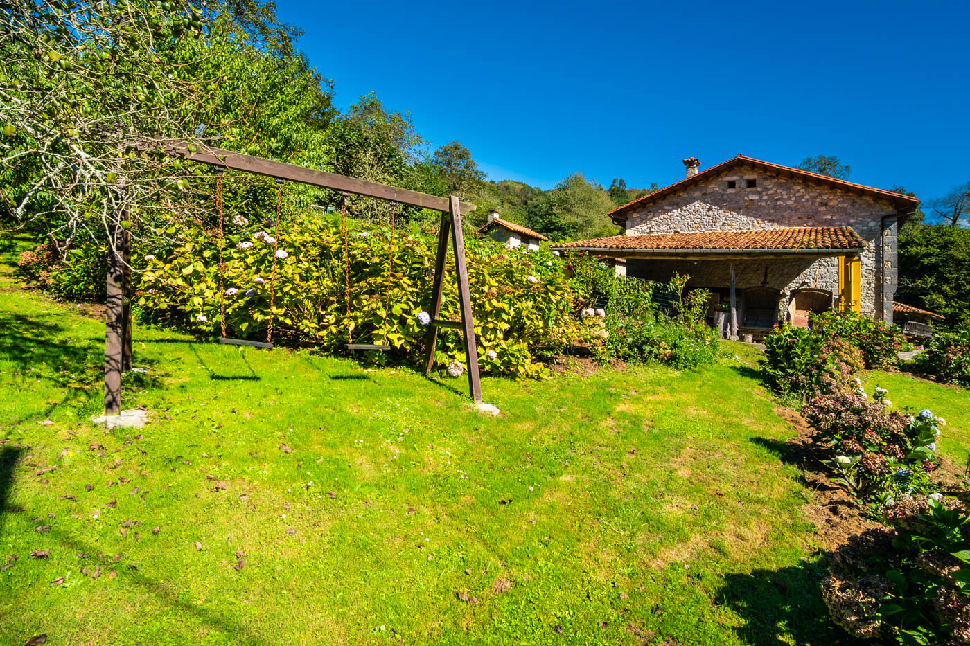 Play areas for children (shared with other cottage)